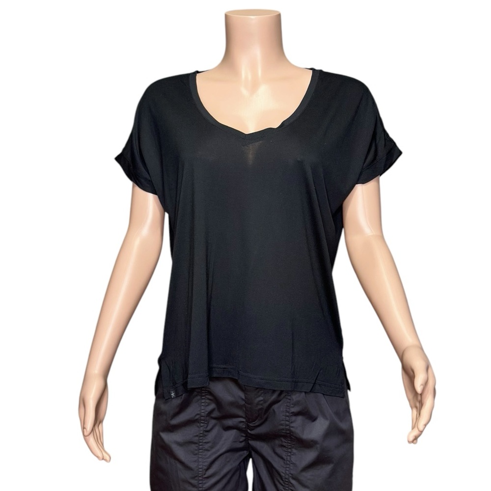 BAREFOOT DREAMS Malibu Collection Modal Boxy V-neck Tee, Black, Medium - Picture 4 of 9